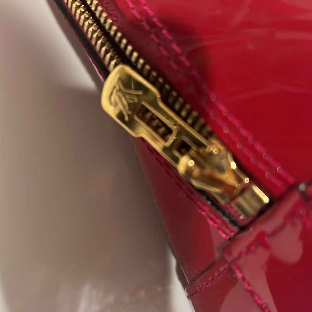 Louis Vuitton - Picture 7 of 12